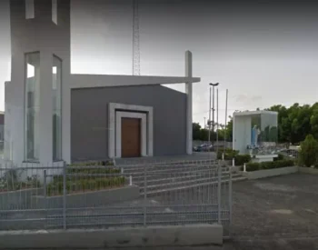 O caso ganhou as redes sociais e o assunto chegou a ficar entre mais comentados do Twitter. — Foto: Google Street View