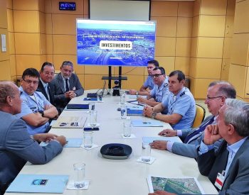 Reunião entre representantes da prefeitura de Parnamirim e das Forças Aérea Brasileira. Foto — ©Divulgação.