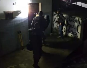 Operação integrada cumpre mandados de busca e apreensão contra suspeitos de tráfico de drogas e assaltos, em Guarabira, na PB — Foto: Reprodução / Polícia Civil