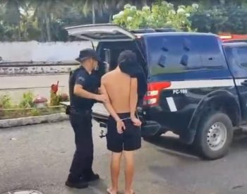 Suspeito preso pela polícia durante operação nesta sexta — Foto: Reprodução/Inter TV Cabugi