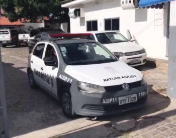 Equipe de policiais militares deixa o 9º Batalhão da PM, em Natal, na manhã desta terça-feira (2) (Foto: Reprodução)