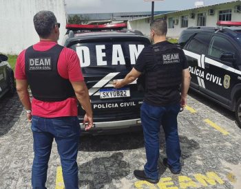 Suspeito foi levado para a Delegacia de Atendimento à Mulher nesta terça-feira (2) — Foto: Polícia Civil/Divulgação