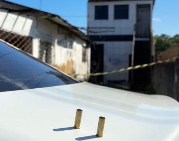 Jovem é morto com mais de 30 tiros em comunidade de Bayeux, na Paraíba — Foto: Reprodução / TV Cabo Branco