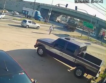 Mulher morre após ser atropelada por caminhão, em Mamanguape — Foto: Reprodução