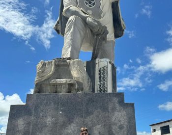 Pedro visitou a cidade de Exú, onde Luiz Gonzaga nasceu — Foto: Reprodução/Instagram