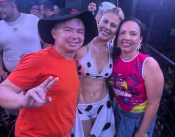 Vereador Emerson da Saúde, cantora Aline Morais e a prefeita Silvana Costa. Foto —©Divulgação.