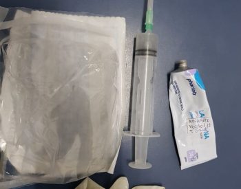 Material encontrado com mulher no momento da prisão em Vacaria (Foto: Divulgação/Polícia Civil)