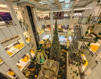 Decoração natalina em shopping de Natal — Foto: Augusto César Gomes
