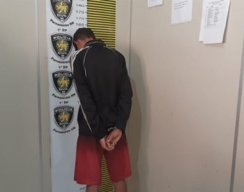 Homem de 23 anos foi preso suspeito de assassinato de mototaxista em Parnamirim, na Grande Natal — Foto: Sérgio Henrique Santos/Inter TV Cabugi