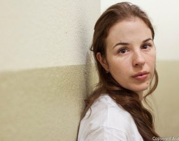 Emocionada, ela participou de um culto na igreja e deu um depoimento de 30 minutos aos fiéis sobre a sua trajetória — Foto: André Vieira.