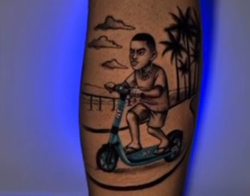 Tatuagem faz referência a patinetes elétricos que começaram a circular em Natal — Foto: Inter TV Cabugi/Reprodução