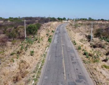 Trecho da PB-400, no Sertão paraibano — Foto: Beto Silva/TV Paraíba