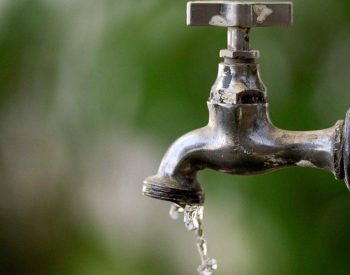 torneira-agua-falta-de-agua-sabesp-1632947309279_v2_4x3-900x615