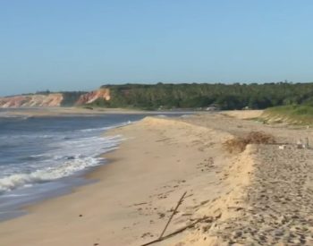 Corpo de adolescente é encontrado no mar de Barra de Gramame, em João Pessoa — Foto: Reprodução / TV Cabo Branco