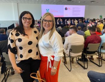 A presidente do Conselho de Secretarias Municipais de Saúde do Rio Grande do Norte, Maria Eliza Garcia e a diretora financeira da Instituição, Ângela Wilma. Foto — ©Assessoria.