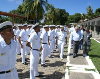 O parlamentar teve a oportunidade de conhecer todas as instalações da base e perceber a necessidade manter em atividade – Foto: Divulgação/Assessoria