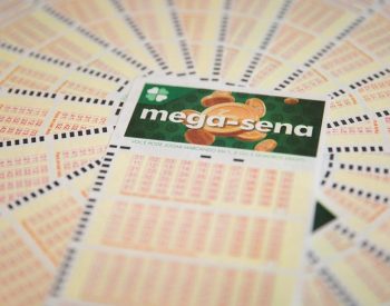 Aposta única da Mega-Sena custa R$ 3,50 — Foto: Marcelo Brandt/G1