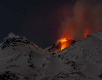 Vulcao-Etna-em-erupcao-foto-Reproducao-Getty-Images-Anadolui-768x512