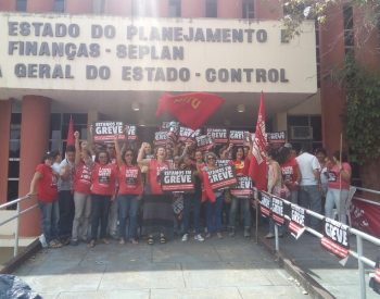 Professores da Uern e servidores da Saúde ocupam prédio da Secretaria de Planejamento no RN (Foto: Divulgação/Aduern)