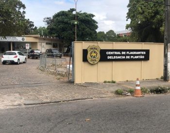 Criminosos foram levados para a Central de Flagrantes da Polícia Civil. ( Foto: Kleber Teixeira/Inter TV Cabugi )