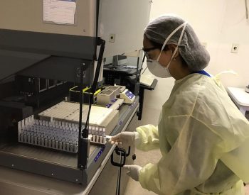 Laboratório Central do Rio Grande do Norte testes diários para o novo coronavírus - Covid-19. — Foto: Ayrton Freire/Inter TV Cabugi