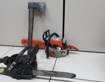 Suspeito foi preso em flagrante após fazer sessão de tortura em casa. Vítima diz que está com escoriações por todo corpo — Foto: Reprodução