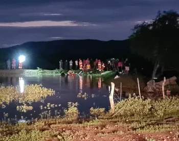 Equipes de resgate em local onde helicóptero da Chesf caiu — Foto: Heber Farias.