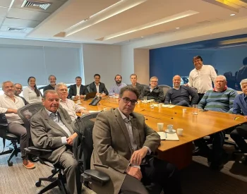 Comissão Especial se reúniu nesta segunda para começar a transferência de direitos para a 777 Partners pela SAF do Vasco. Foto — Divulgação / CRVG.