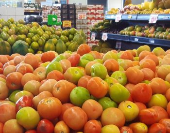 Tomate no supermercado em Natal (RN) tomates feira preço mercado frutas e verduras — Foto: Sérgio Henrique Santos/Inter TV Cabugi