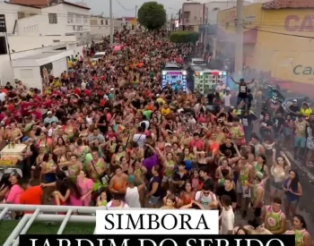 Litto Lins, o Raio, arrastando multidão no Bloco Coruja no Carnaval em Jardim do Seridó. Foto — ©Reprodução / Instagram.