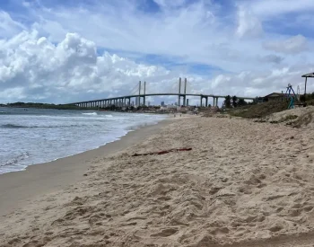 Corpo de jovem de 20 anos que morreu afogado foi encontrado neste sábado (7). Foto —©Vinícius Marinho/Inter TV Cabugi.