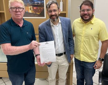 Deputado estadual Ubaldo Fernandes – (PSDB), diretor-geral do (ITEP), Dr. Marcos Brandão e o presidente da câmara vereador Ozires Neto – (PP). Foto — ©Assessoria.