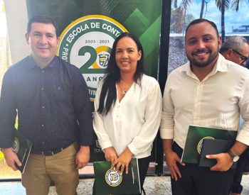 Controlador municipal Alexandre Leite, prefeita Silvana Costa e o procurador municipal Petrúcio Dantas. Foto — ©Assessoria.