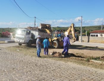 A ação reforça o compromisso da gestão municipal com a manutenção da cidade limpa, organizada e saudável. Foto — ©Seridó no AR / Imagens.