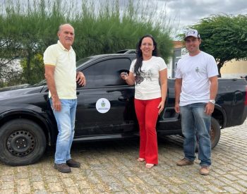 Secretário de Transportes Dásio Costa, prefeita Silvana Costa e o Secretário de Agricultura Gustavo Azevedo.  Foto — ©Assessoria.