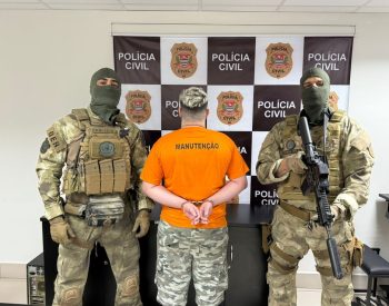 Polícia prende nesta segunda-feira (11) suspeito de integrar quadrilha que vende pornografia infantil na internet. — Foto: Divulgação/SSP