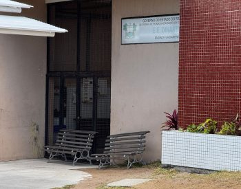 Escolas de Mãe Luíza suspendem aulas após troca de tiros entre policiais e criminosos — Foto: Vinicius Marinho/Inter TV Cabugi