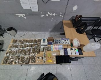 Dois homens são presos suspeitos de tráfico de drogas e furtos, em Campina Grande — Foto: Polícia Militar