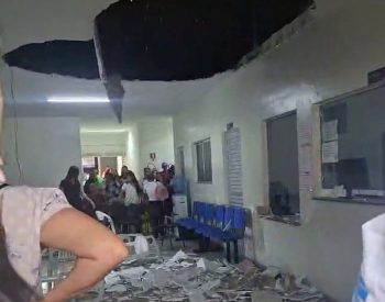 Teto de policlínica desaba em Pedras de Fogo, na Paraíba, e deixa três pessoas feridas — Foto: Reprodução