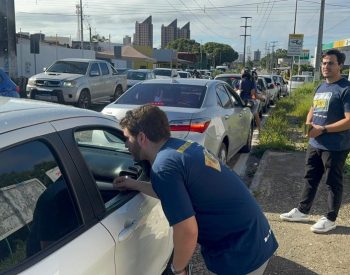 Dia Livre de Impostos tem filas por gasolina a R$ 4,49 em Natal — Foto: Sérgio Henrique Santos/Inter TV