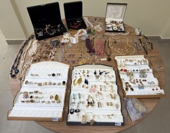 Joias e relógios avaliados em R$ 500 mil foram recuperados pela polícia — Foto: Divulgação/PC-RN
