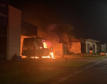 Consultório odontológico móvel é destruído por incêndio em Rio do Fogo — Foto: Cedida