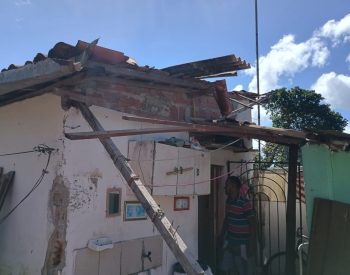 Idoso fica ferido após explosão de fossa, em João Pessoa — Foto: Ewerton Correia/TV Cabo Branco