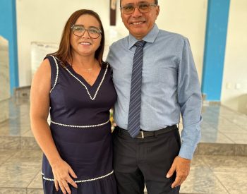 Professora Nira e Evanio Pedro voltaram ao cargo — Foto: Divulgação
