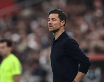 Técnico Xabi Alonso. Foto — ©FADEL SENNA / AFP.