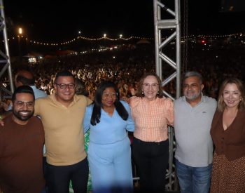 Senadora Zenaide prestigiou o show religioso em homenagem à padroeira de Parnamirim. Foto — © Divulgação.